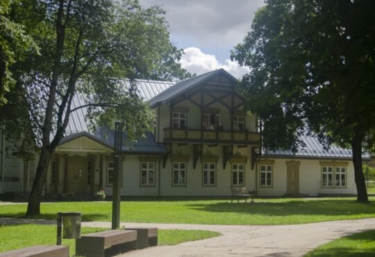 Kuršėnų dvaro rūmai, tradicinių amatų centras